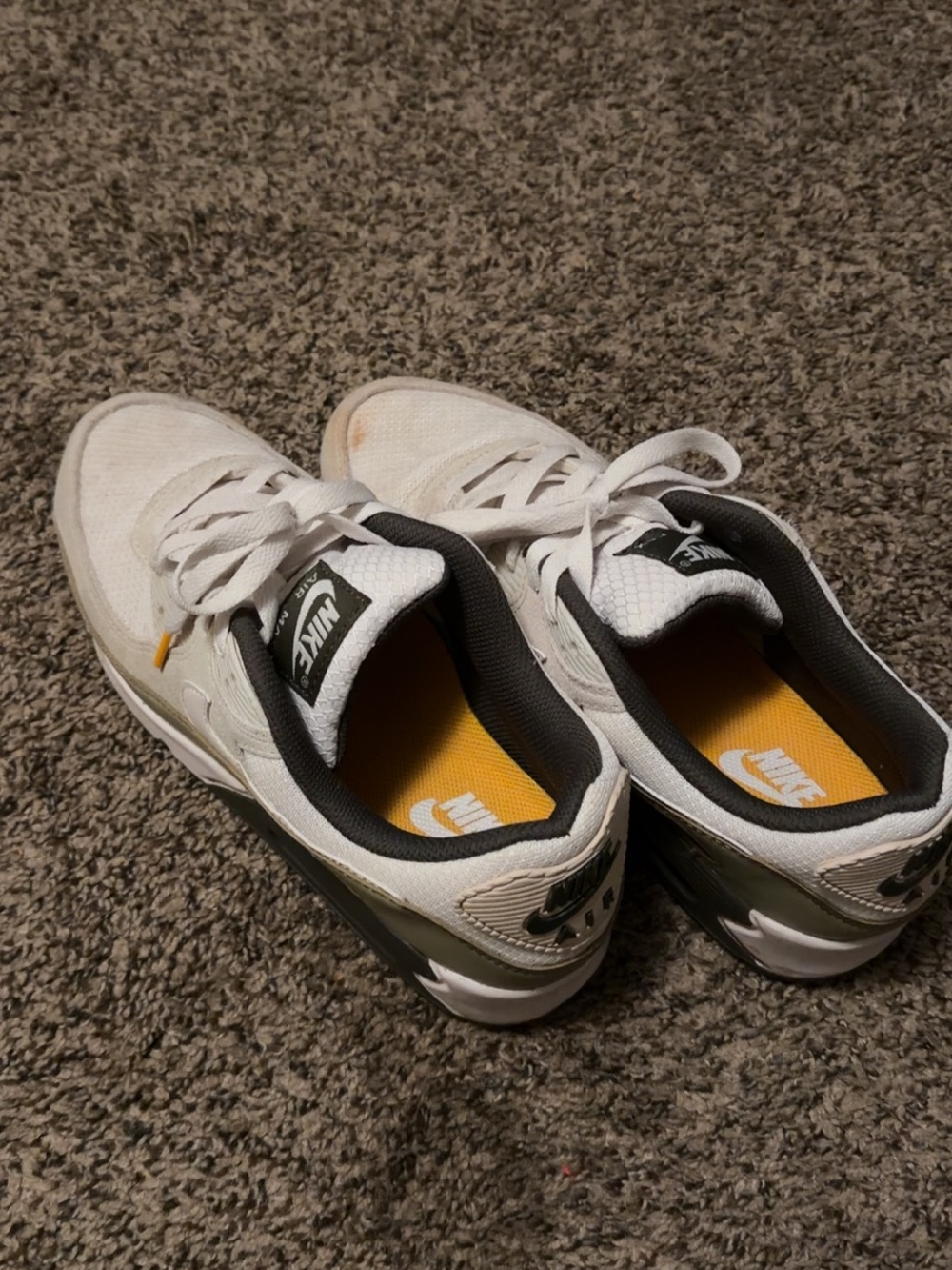 Nike Men’s White Sneakers with Yellow Insole and Olive Accents